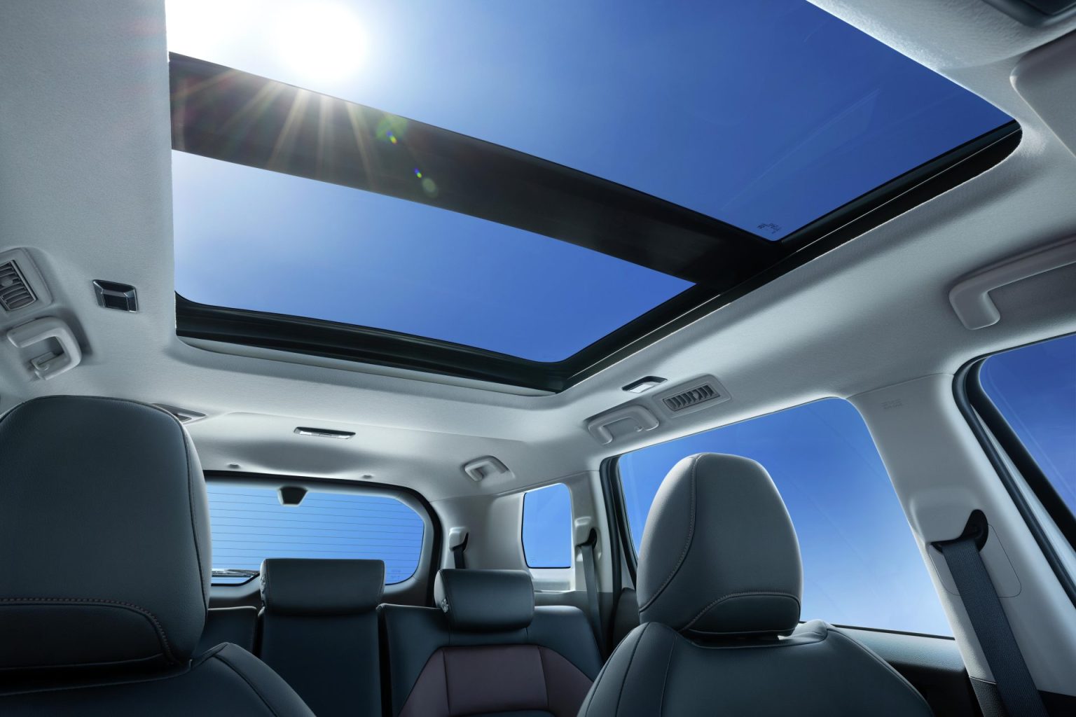 26MY_DST_LHD_MV_Sunroof_Mid-Resolution_custom-proxy